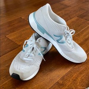 New Balance women’s Sz 10 light gray & blue